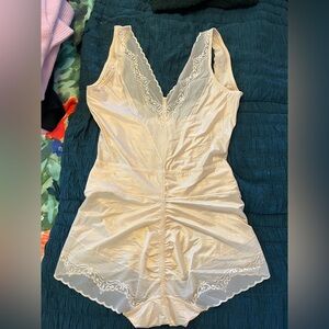 Like-new Shapewear Bodysuit